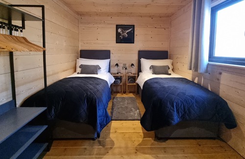 Cullompton Cabin | SUNSET VIEW, pet friendly, luxury holiday cottage in Cullompton