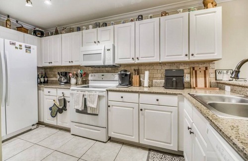 Innerarity Townhomes Villa | Sunsets and Serenity on Perdido Bay- 2 Kayaks+Pool