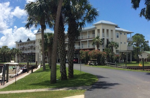 Suwannee Condo | Sunsets, Canal Front, FISH, FISH, FISH! Suwannee Cove - Unit 207