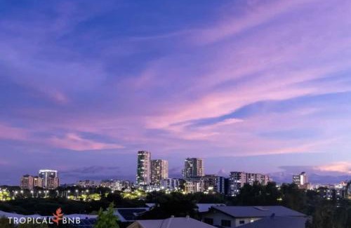 Stuart Park House | Sunsets & City Skyline Views With Pool