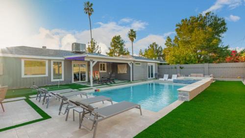 Camelback East House | Sunsets on 11th by AvantStay Resort-Style Pool Hot Tub Game Room