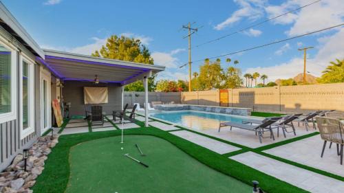 Camelback East House | Sunsets on 11th by AvantStay Resort-Style Pool Hot Tub Game Room