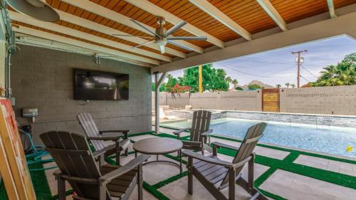 Camelback East House | Sunsets on 11th by AvantStay Resort-Style Pool Hot Tub Game Room