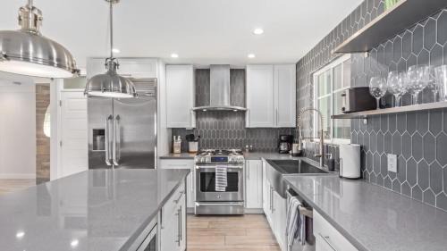 Camelback East House | Sunsets on 11th by AvantStay Resort-Style Pool Hot Tub Game Room