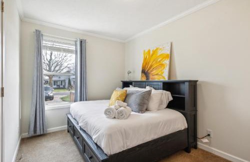 Port Clinton House | Sunsets & Serenity- Port Clinton Waterfront Stay home