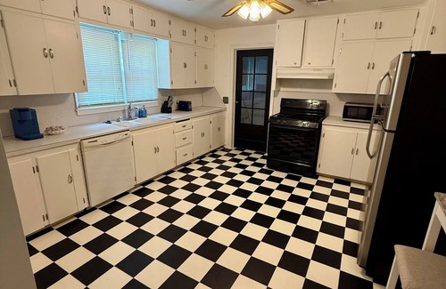 Ponca City House | Sunshine Blues - NEW - Gorgeous House in GREAT location