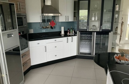 Port Alfred Villa | Sunshine Modern Retreat