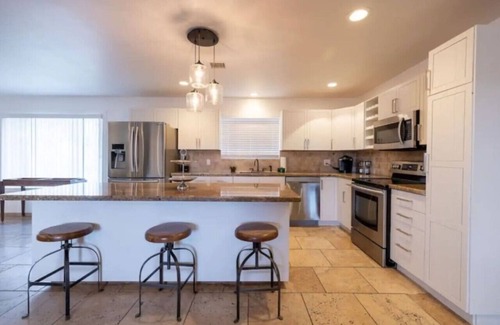 Scottsdale Highlands House | Sunshine on Sells | Pool & BBQ Grill