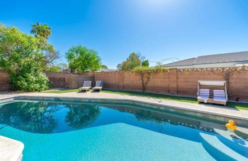 Crown Heights House | Sunshine, Paradise Escape! Private Pool, Sleeps 12