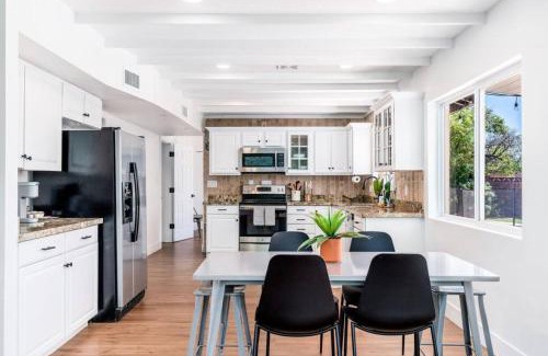 Crown Heights House | Sunshine, Paradise Escape! Private Pool, Sleeps 12