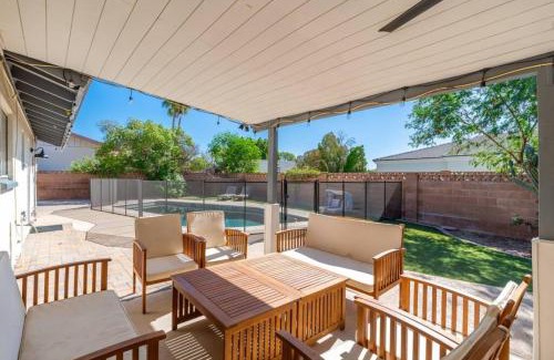 Crown Heights House | Sunshine, Paradise Escape! Private Pool, Sleeps 12