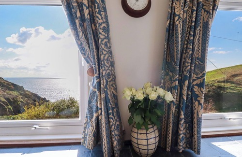 Portloe Cottage | SUNTRAP HOUSE, pet friendly, character holiday cottage in Portloe