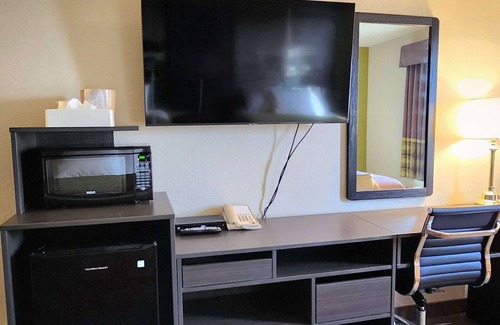 Portage La Prairie Hotel | Super 8 by Wyndham Portage La Prairie MB