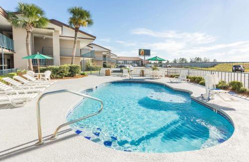 Adel Hotel | Super 8 by Wyndham Adel GA I-75