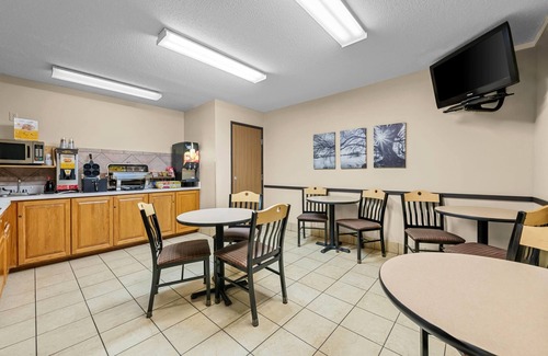 Alexandria Hotel | Super 8 by Wyndham Alexandria MN