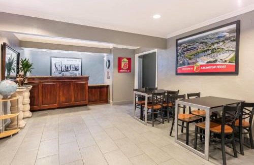 South Arlington Hotel | Super 8 by Wyndham Arlington Near AT&T Stadium
