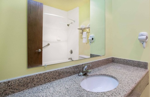 Atchison Hotel | Super 8 by Wyndham Atchison