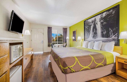 North Auburn Hotel | Super 8 by Wyndham Auburn