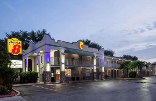 Trailer Estates Hotel | Super 8 by Wyndham Bradenton Sarasota Area