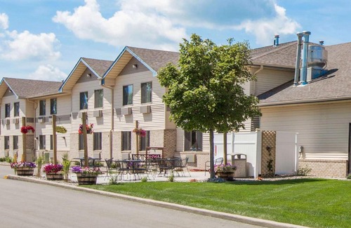 Brookings Hotel | Super 8 by Wyndham Brookings