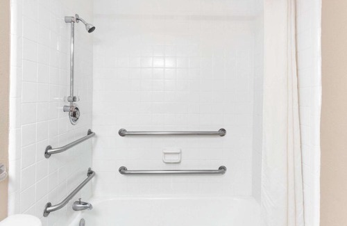 Carrollton Hotel | Super 8 by Wyndham Carrollton GA