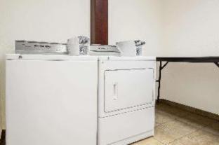 Cedar Falls Hotel | Super 8 by Wyndham Cedar Falls