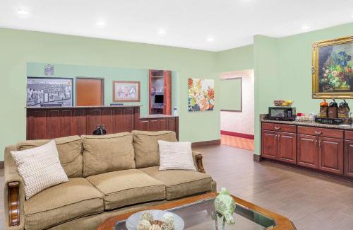 Central City Hotel | Super 8 by Wyndham Central City