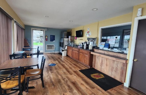 Centerville Hotel | Super 8 by Wyndham Centerville-Richmond