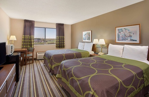 Charles City Hotel | Super 8 by Wyndham Charles City