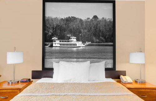 Clear Lake Hotel | Super 8 by Wyndham Clear Lake