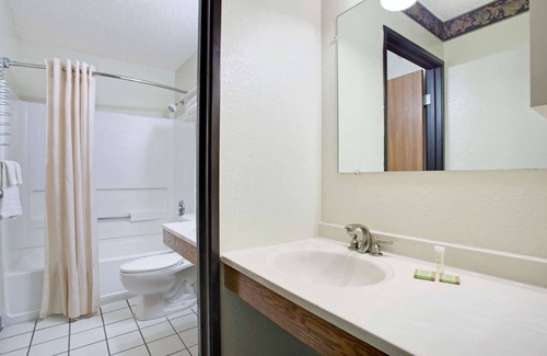 Clearwater Hotel | Super 8 by Wyndham Clearwater/St. Petersburg Airport