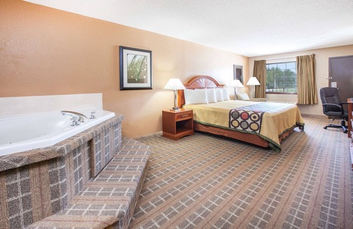 Clinton Hotel | Super 8 by Wyndham Clinton