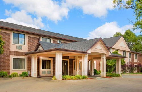 Clive Hotel | Super 8 by Wyndham Clive IA