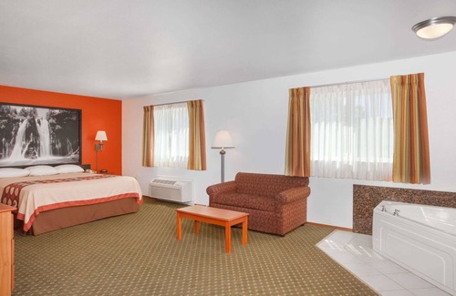 Cloverdale Hotel | Super 8 by Wyndham Cloverdale Wine Country