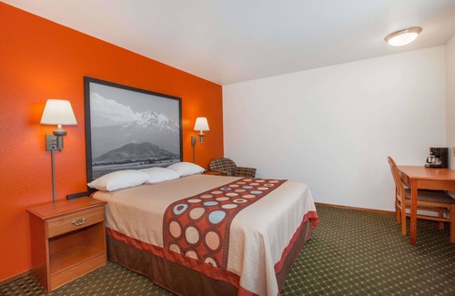 Cloverdale Hotel | Super 8 by Wyndham Cloverdale Wine Country