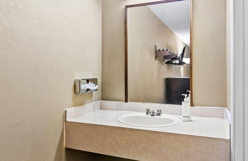 Forest Acres Hotel | Super 8 by Wyndham Columbia SC/Ft. Jackson