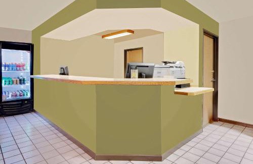 Denver Hotel | Super 8 by Wyndham Denver Central