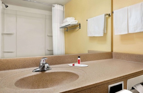 Berwick Hotel | Super 8 by Wyndham Des Moines