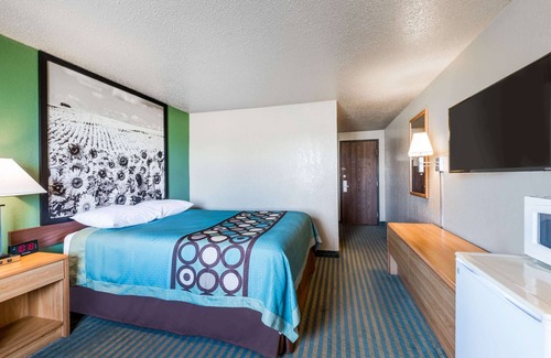 Devils Lake Hotel | Super 8 by Wyndham Devils Lake