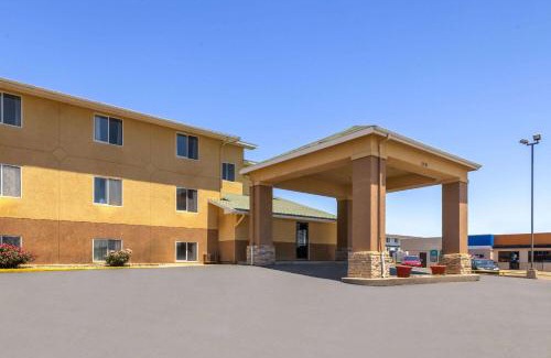 Dodge City Hotel | Super 8 by Wyndham Dodge City