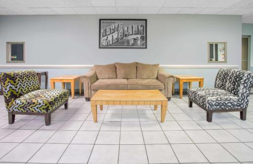 Dunn Hotel | Super 8 by Wyndham Dunn