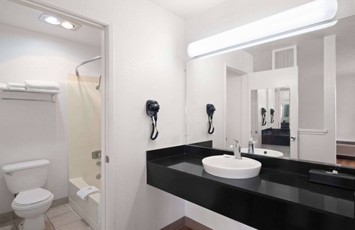 Dunnigan Hotel | Super 8 by Wyndham Dunnigan