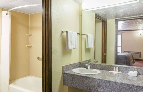 Enid Hotel | Super 8 by Wyndham Enid