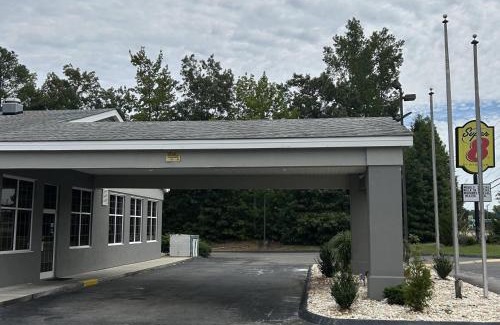 Cape Fear Hotel | Super 8 by Wyndham Fayetteville