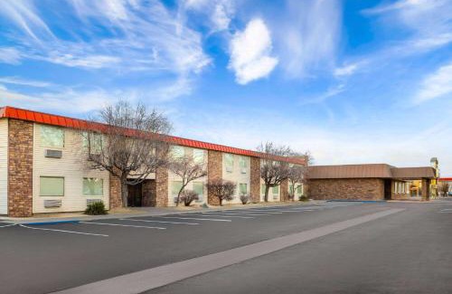 Fallon Hotel | Super 8 by Wyndham Fallon