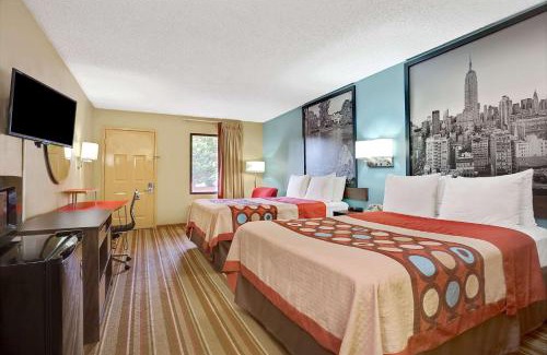 Forest Park Hotel | Super 8 by Wyndham Forest Park