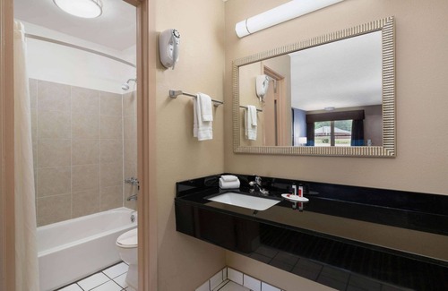 Gadsden Hotel | Super 8 by Wyndham Gadsden AL