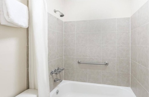 Gadsden Hotel | Super 8 by Wyndham Gadsden AL