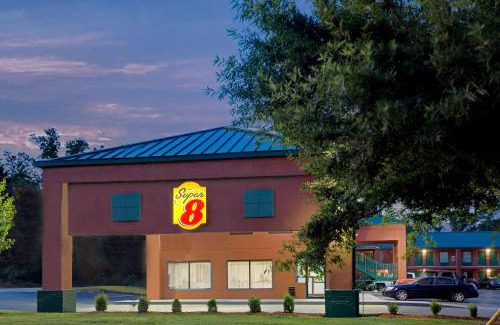 Gainesville Hotel | Super 8 by Wyndham Gainesville