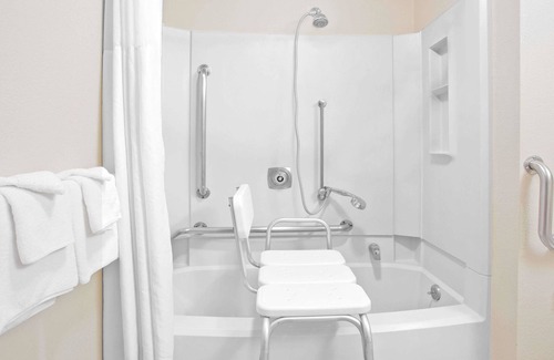 Havre Hotel | Super 8 by Wyndham Havre